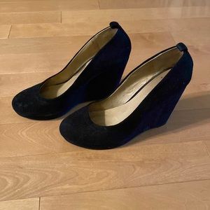 Used Aldo velour black wedges
